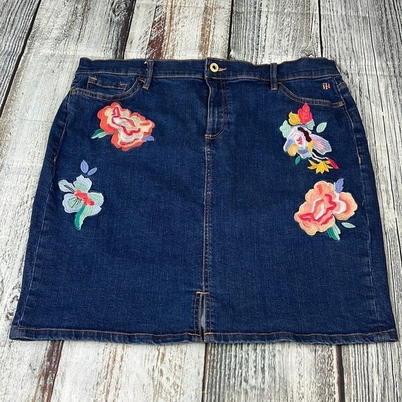 Tommy Hilfiger Denim Skirt  with Floral Design Sz 16 - Picture 1 of 10